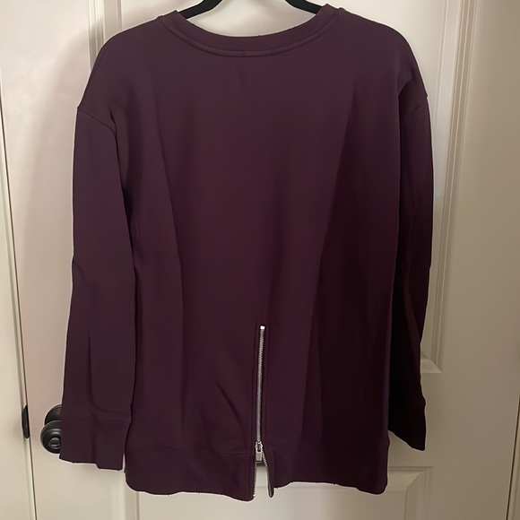 Joe’s Collection Burgundy Distressed Sweatshirt with Back Zipper Size M - Picture 2 of 5